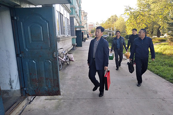二道河农场党委走访慰问 222.jpg