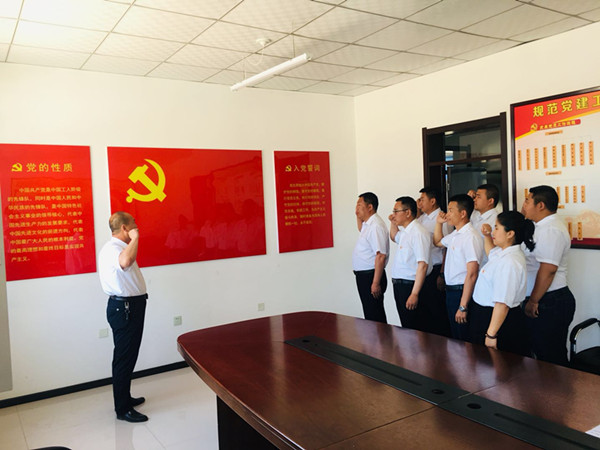 第二管理区重温入党誓词照片1_副本.jpg