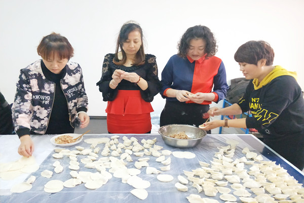 5.9包饺子（母亲节）.jpg
