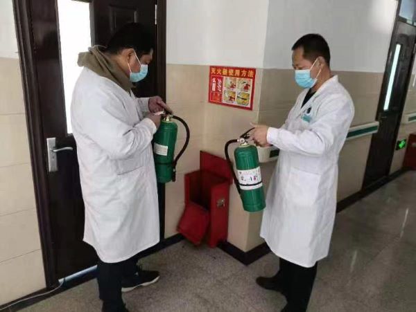 检查灭火器.jpg