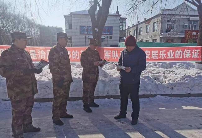 民兵发放宣传单_副本.png